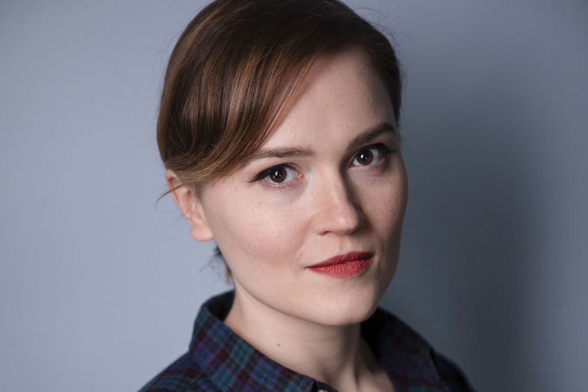 Barrington’s White House welcomes author Veronica Roth | The Barrington ...